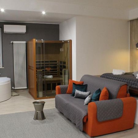 La Petite Famille Aparthotel Corchiano Екстериор снимка