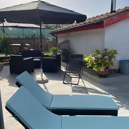 La Petite Famille Aparthotel Corchiano Екстериор снимка